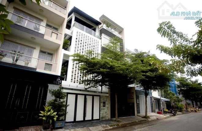HOT! Nhà Hoa Lâm GIÁ SIÊU RẺ 112m2 x 3 tầng x MT 5m