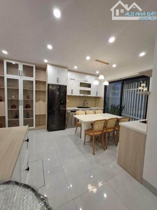 BÁN GẤP SIÊU PHẨM XUÂN LA 55M2, X5 TẦNG GIÁ CHỈ HƠN 9 TỶ TỶ-LÔ GÓC 3 THOÁNG-GẦN BÃI OTO