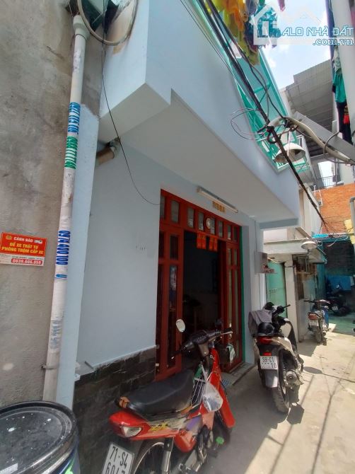 NHÀ BTÂN, HƯƠNG LỘ 2, 27M2, 2 TẦNG, SÁT HẺM XE HƠI, CHỈ NHỈNH 2 TỶ.