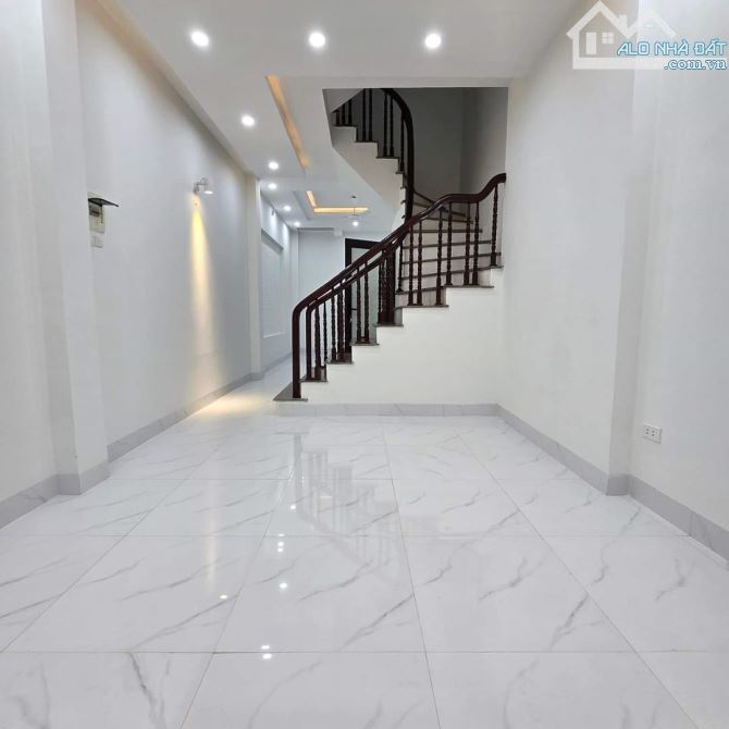 Cần bán nhà mới đẹp 44m2 ngõ 110 Phố Nguyễn Hoàng Tôn ôtô cách 5m