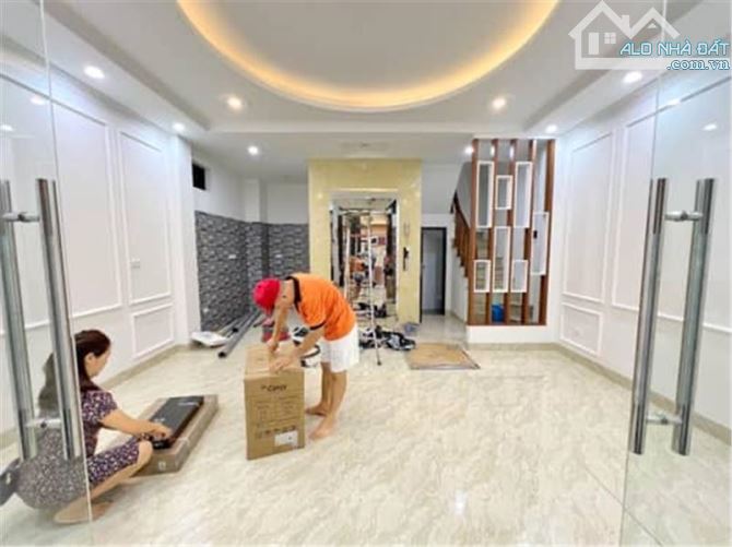 Bán nhà mặt phố gần đường Trường Chinh, Thanh Xuân, Hà Nội. 62m2 xây mới, sổ đỏ chính