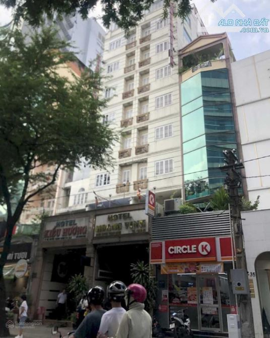 Building Bà Huyện Thanh Quan, P.6, Q.3, DT: 8,5mx28m - hầm 10 tầng, 2 TM. HĐT: 350 tr/th -