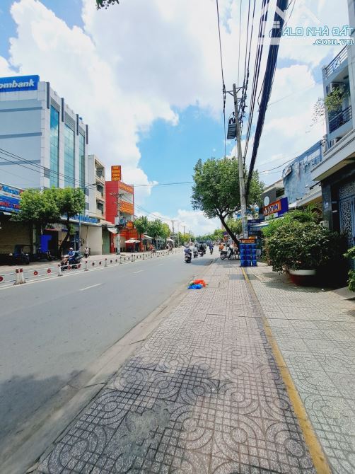 Bán Nhà Mặt tiền Lê Văn Quới, gần Hòa Bình - Phan Anh , DT: 5x18m, 2 Tầng, giá 13.9 tỷ