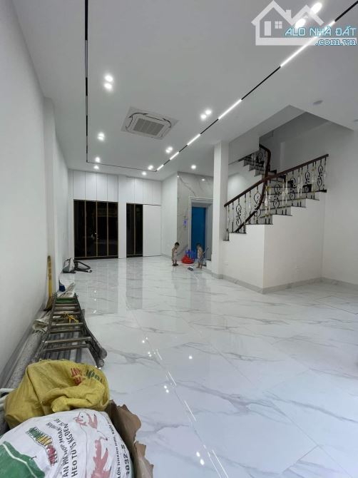 Bán nhà Minh Khai, Hai Bà Trưng 60m x 5 Tầng, MT 6m, Giá 21 tỷ,Ôtô tránh,vỉa hè kinh doanh