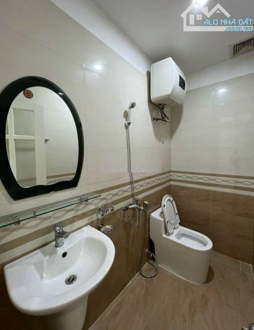 Cho thuê nhà ngõ 9 phố Trần Quốc Hoàn, Dt 55m2 x 5 tầng đủ điều hòa, đường rộng để ô tô - 3