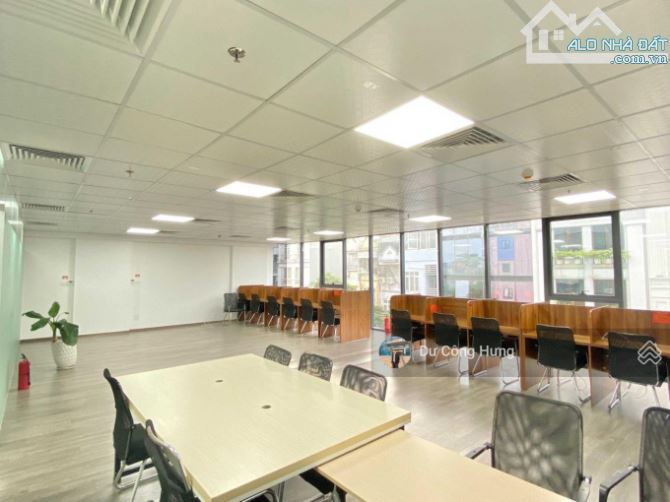 BÁN NHÀ TÂY HỒ, MẶT PHỐ NGUYỄN VĂN HUYÊN, 100m2, MT8, LÔ GÓC, ĐƯỜNG 80M, VỈA HÈ 2 BÊN - 1