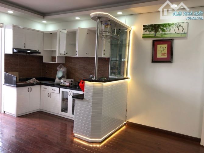 Nhà Phố Gần Chợ Phạm Văn Hai, Tân Bình - Giá 5.8 Tỷ, Thiết Kế Hiện Đại - 1