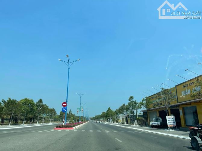 Cần bán Gấp Lô đất Ngay TT Long Thành Cách Chợ 1km DT 648m2 giá 2 tỷ Không thương lượng - 1