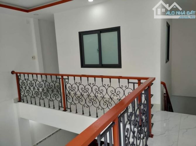 NHÀ Đẹp ở Ngay TÊN LỬA - 71m2, ngang 5,5m, Shr. - 1