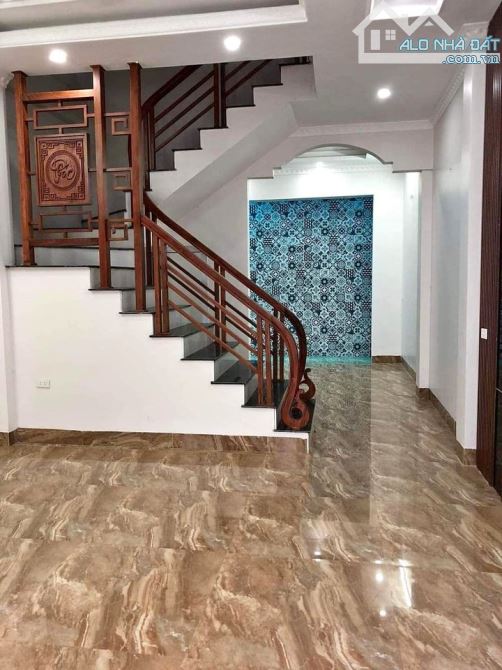 BÁN NHÀ TRUNG TÂM ĐỘI CẤN BA ĐÌNH, 40M2 4 TẦNG SÁT MẶT PHỐ, SỔ NỞ HẬU ĐẸP GIÁ GẦN 5 TỶ - 1