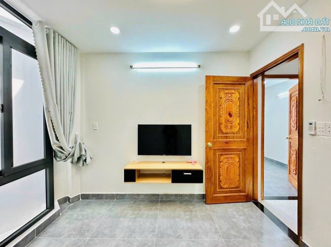 Nhà ngộp chính chủ bán gấp Nguyễn Quang Bích, Tân Bình, 2.8 tỷ/50m2, hẻm ô tô 5m, SHR - 2