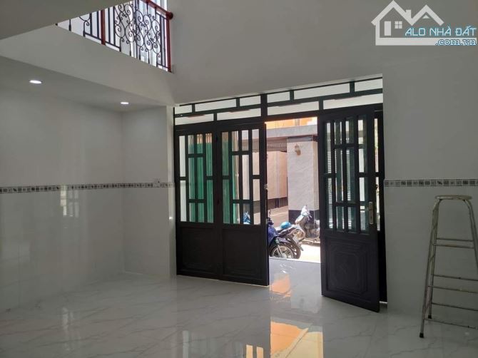 NHÀ Đẹp ở Ngay TÊN LỬA - 71m2, ngang 5,5m, Shr. - 2