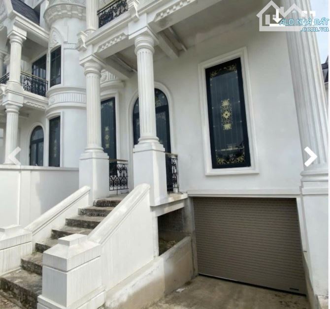 Duy Nhất 1 Căn - Biệt Thự Sân Vườn, Đường Phạm Văn Đồng, 180m2, Mặt Tiền 9m, 4 Tầng - 4