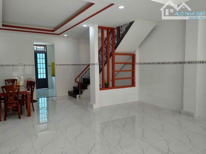 NHÀ Đẹp ở Ngay TÊN LỬA - 71m2, ngang 5,5m, Shr. - 5