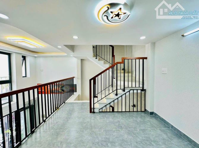 Nhà ngộp chính chủ bán gấp Nguyễn Quang Bích, Tân Bình, 2.8 tỷ/50m2, hẻm ô tô 5m, SHR - 6