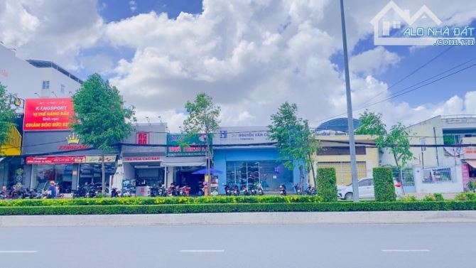 Cho thuê nhà 360 m2 mặt tiền Nguyễn  Văn Cừ  65 triệu - 7