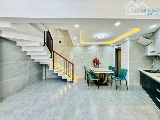 Nhà ngộp chính chủ bán gấp Nguyễn Quang Bích, Tân Bình, 2.8 tỷ/50m2, hẻm ô tô 5m, SHR - 9