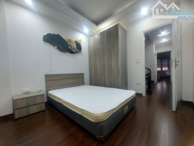 Bán nhà mặt phố Âu Cơ bên số lẻ, DT 128m, 7 tầng mới, thang máy, MT 5.7m, giá 53.5 tỷ.