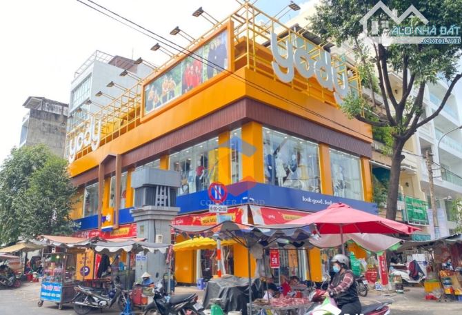 "Bán Nhà" Góc 2 Mặt Tiền Số 31-33 Bùi Hữu Nghĩa, Phường 5, Quận 5. DT: 8 x 21m. 3 Tầng.