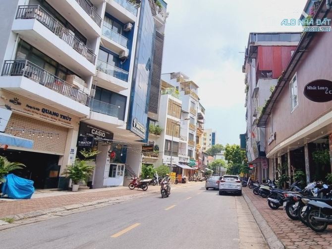 Muốn bán nhà Ngõ Quỳnh, Lô góc, có chỗ để ô tô, muốn bán đi nước ngoài. Giá hơn 6 tỷ. 43.5