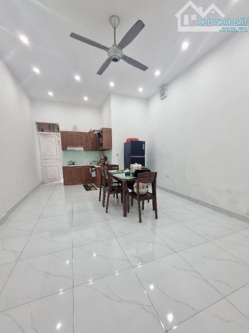 Bán nhà Ngọc Lâm 3 tầng x 77m Mt 4,5m 2 thoáng, gần phố nhỉnh 15 tỷ
