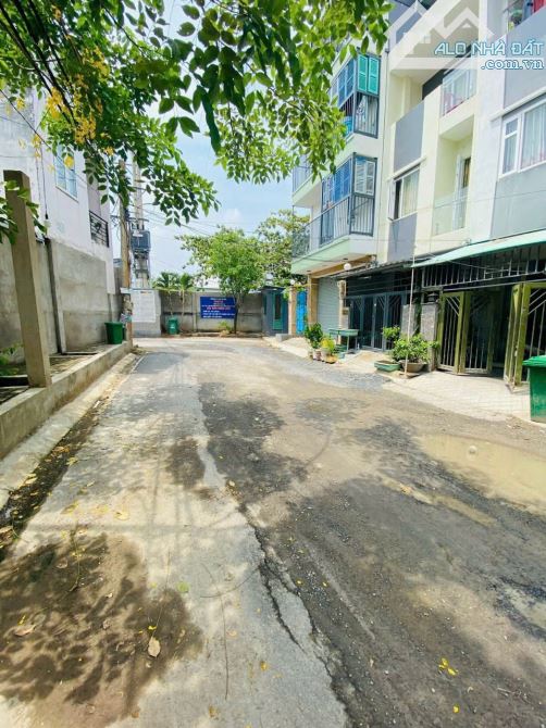 BÁN nhà dịch vụ ĐANG CHO THUÊ 60 TRIỆU / THÁNG DT 300m2