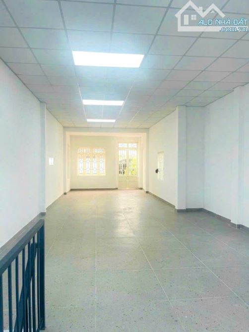 BÁN GẤP nhà mặt tiền đường Nguyễn Văn Công, P3, Gò Vấp, View sân bay, DT 5.3x25m, CN 140m - 2