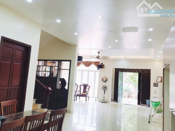 Biệt thự sân vườn Cổ Linh, Tư Đình 500 m2- 19tr/th có sẵn nội thất cao cấp chỉ việc về ở - 2