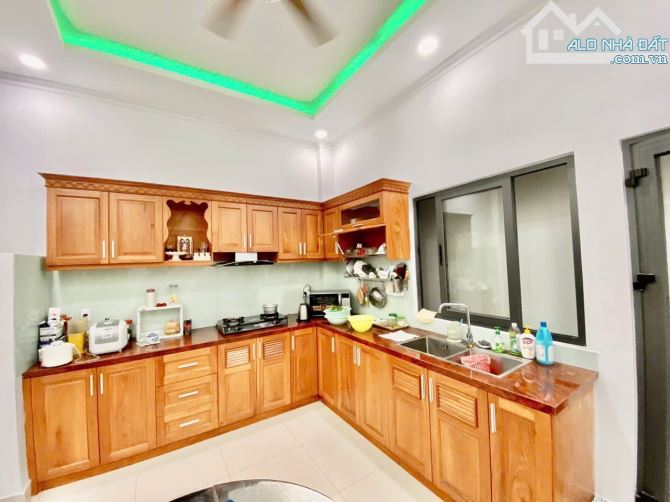 VƯỜN LÀI TÂN PHÚ - HẺM XE HƠI - 5 TẦNG - DT 4.5 x 16m - CHỈ 8.9 TỶ - 3
