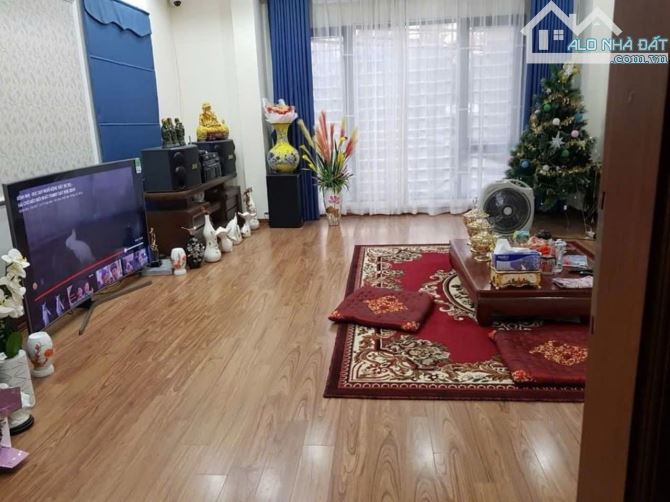 Bán nhà Cổ Linh, Long Biên, 50m2. MT 4.5m Gara, Kinh doanh. Giá 6.5tỷ - 5