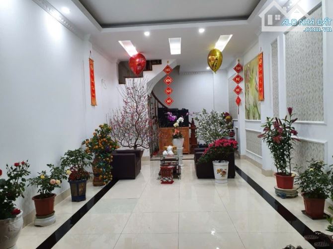 Bán nhà Cổ Linh, Long Biên, 50m2. MT 4.5m Gara, Kinh doanh. Giá 6.5tỷ - 6