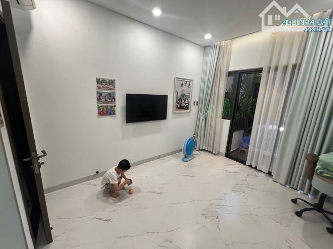 Hẻm 6m Đồng Đen, Tân Bình, ngang 5m, tặng nội thất, giá 9 tỷ