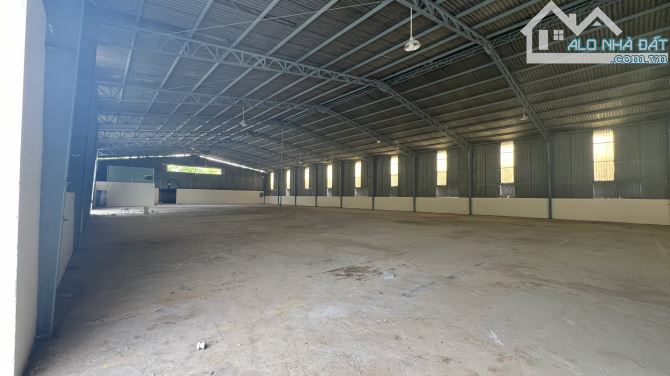 Cho Thuê 2.000m2 Kho Xưởng Ngoài KCN Thủ Dầu Một Bình Dương - 1