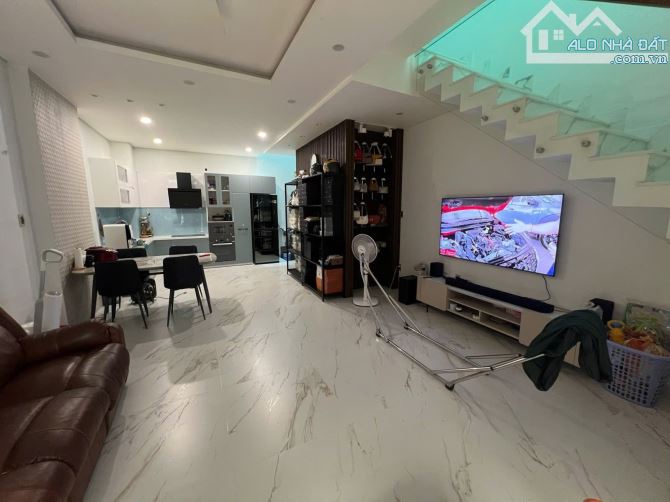 Hẻm 6m Đồng Đen, Tân Bình, ngang 5m, tặng nội thất, giá 9 tỷ - 2