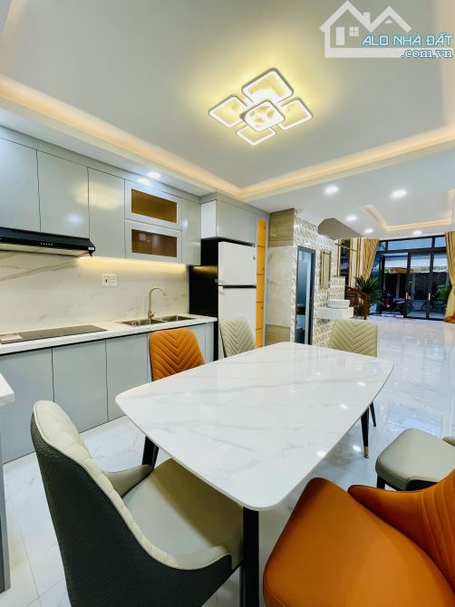 CHỦ KẸT TIỀN BÁN GẤP SIÊU PHẨM QUANG TRUNG - Ô TÔ ĐẬU CỬA - 190m2 SD gần Uỷ Ban Phường - 4