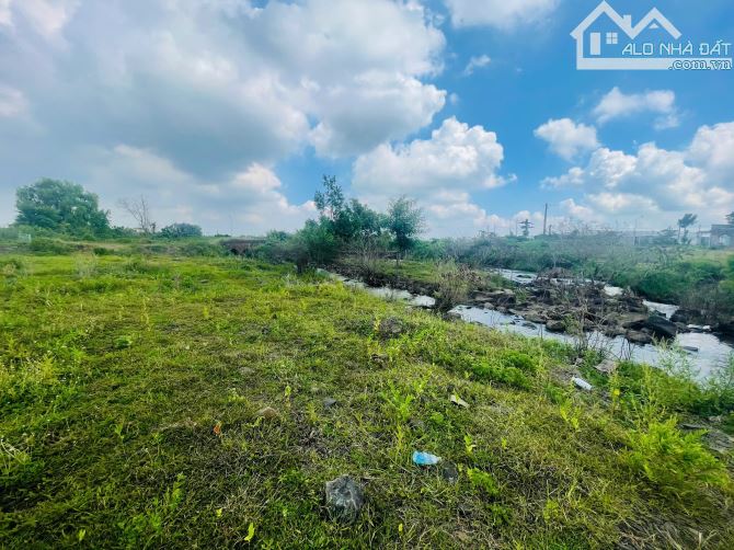 GIẢM MẠNH 50% BÁN LÔ ĐẤT VIEW SUỐI CỰC ĐỈNH, 2 MT ĐƯỜNG NHỰA, CÁCH BIỂN 10 PHÚT