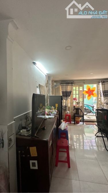 BÁN NHÀ BÌNH TÂN, NGAY TÂN TẠO, HẺM XE HƠI, NHÀ 2 TẦNG NGANG 4M, 38M2, 2.6 TỎI - 1