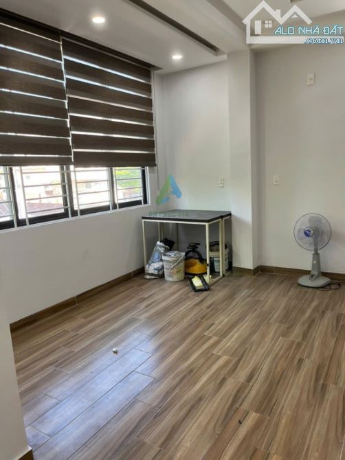 CHO THUÊ NHÀ NGUYÊN CĂN MẶT TIỀN 4 TẦNG LÊ DUẨN - 50 M² - 4 PN - GIÁ 42 TRIỆU - 1