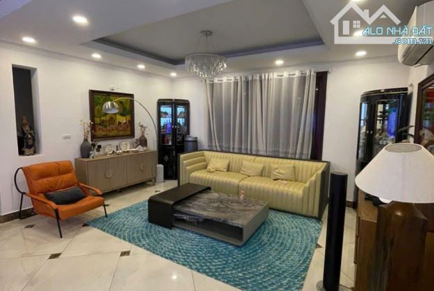 BÁN BIỆT THỰ SÂN VƯỜN PHỐ HOA BẰNG - VỊ TRÍ VIP - PHÂN LÔ Ô TÔ - DT 306M2 GIÁ CHÀO 5X TỶ - 3