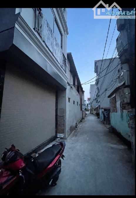 Nhà 5T*Yên Nghĩa,Hà Đông*Hoa khôi tắm trắng toàn thân,10m ra,ô tô tải đỗ Cửa.