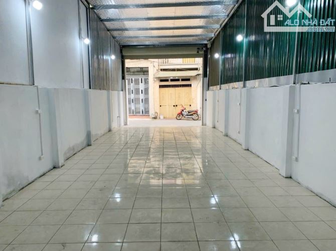 Cho thuê kho xưởng Phố Trạm, Cổ Linh ngõ thông ô tô tải 100m2- 10tr