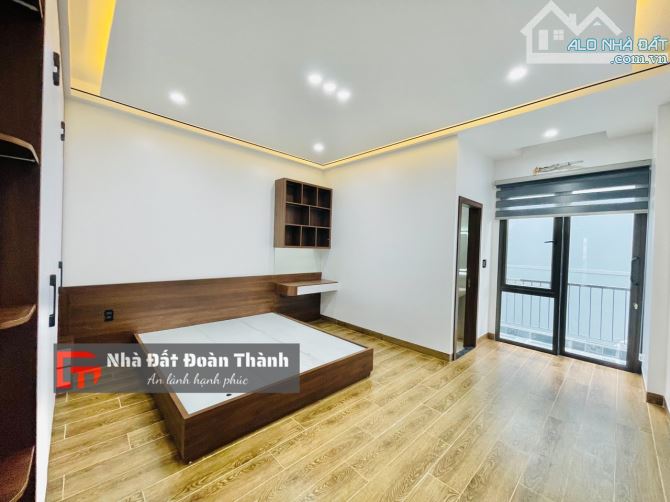 100m2 nhà xây mới độc lập sân cổng 5 tầng thang máy phố Văn Cao - 11