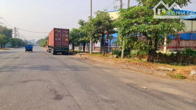 Cho thuê kho xưởng mặt tiền đường nhựa 5.000m² ở khu công nghiệp Đức Hòa, Long An