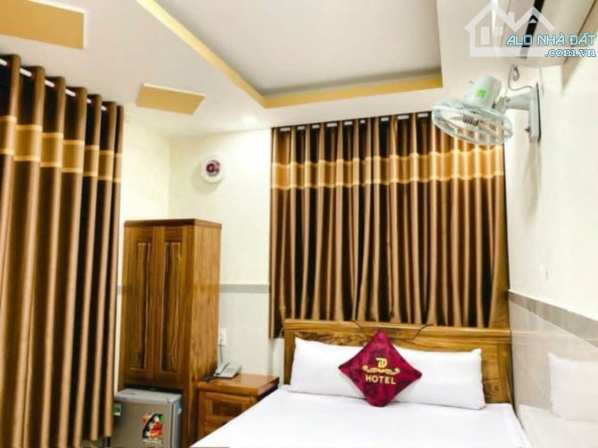 180tr/th,Khách Sạn Nguyễn Minh Hoàng,Tân Bình,7 Tầng, 67m2, chỉ 19 tỷ - 1