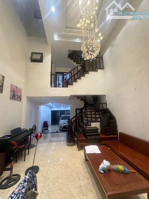 TUYỆT ĐỈNH! Nhà Ngô Gia Tự 40m2 x 6 tầng x MT 5m - 1