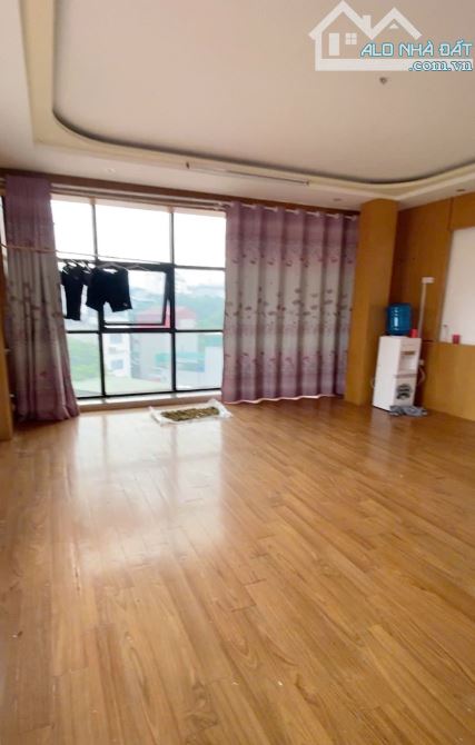 Cho thuê nhà Nguyễn Khang, 80m2x7T, thang máy, ngõ ô tô, 55tr/t - 1