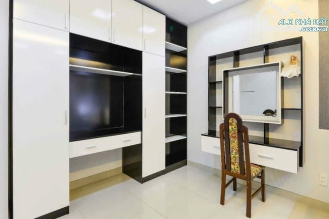 Bán nhà đường Ni Sư Huỳnh liên, 80m2, 5 Tầng, 4m x 20m, chỉ 10 tỷ 6 - 14