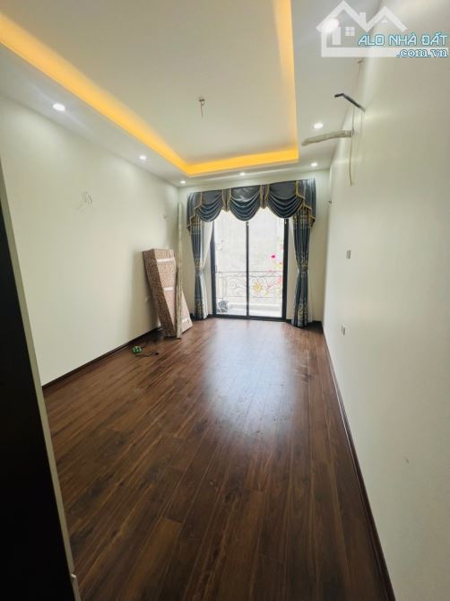 Bán nhà Kim Giang 50m2 6tỷ5 - 6 tầng - Thang máy - Hiếm - 4