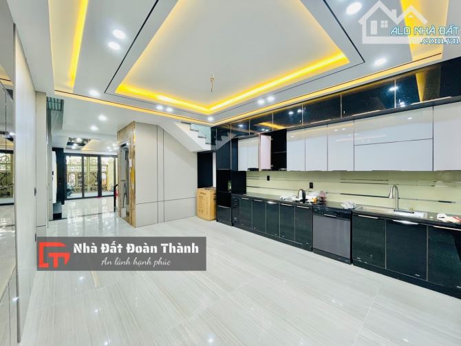 100m2 nhà xây mới độc lập sân cổng 5 tầng thang máy phố Văn Cao - 4