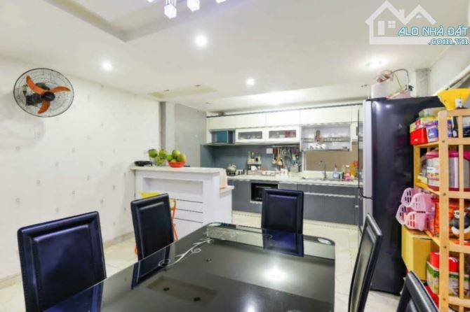 Bán nhà đường Ni Sư Huỳnh liên, 80m2, 5 Tầng, 4m x 20m, chỉ 10 tỷ 6 - 4